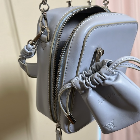 Hanwen New York Camera & AirPod pouch bag - Picture 5 of 8